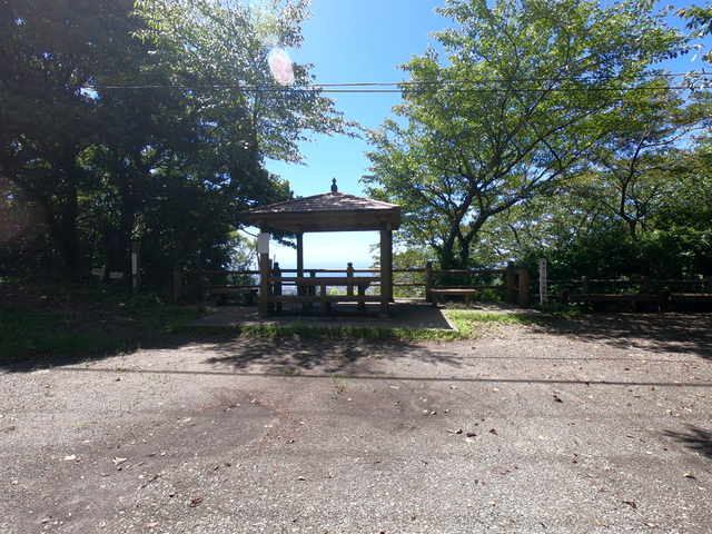 富山往路14（頂上付近の休憩所）201808