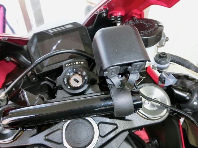 ハンドルマウントステー取り付け06（CBR1000RR-SC77）